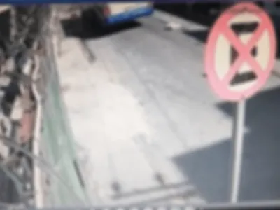 Vídeo mostra momento em que idosa é atropelada por ônibus em Guaratinguetá