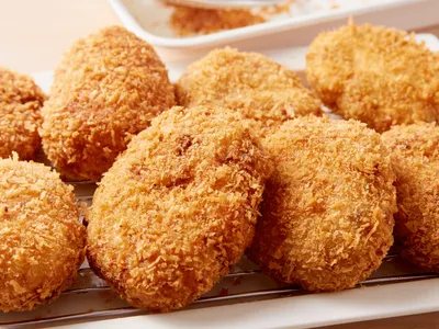 Aproveite a carne de panela desfiada e crie uma croqueta espanhola