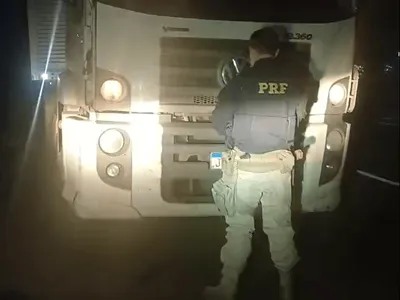 Carreta que arrastou carro na Dutra é localizada pela PRF em Taubaté