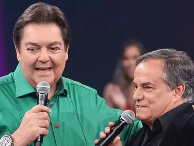 Faustão presenteia Ronnie Von com vinho de R$ 20 mil