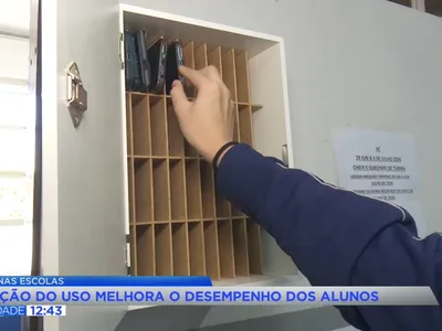 Restrição a celular em escola aumenta foco, diz 95% dos docentes