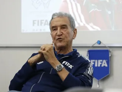 Parreira apresenta piora e volta a respirar por aparelhos, diz boletim