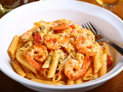 Macarrão da Carole Crema leva molho cremoso de camarão; faça para o jantar