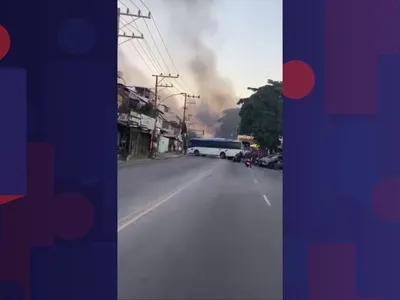 Bandidos usam ônibus para fechar via na Cidade de Deus durante operação