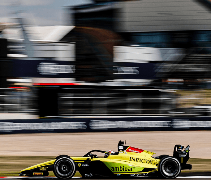 F2: Rafa Câmara garante pole position em Silverstone; Fittipaldi é 21º