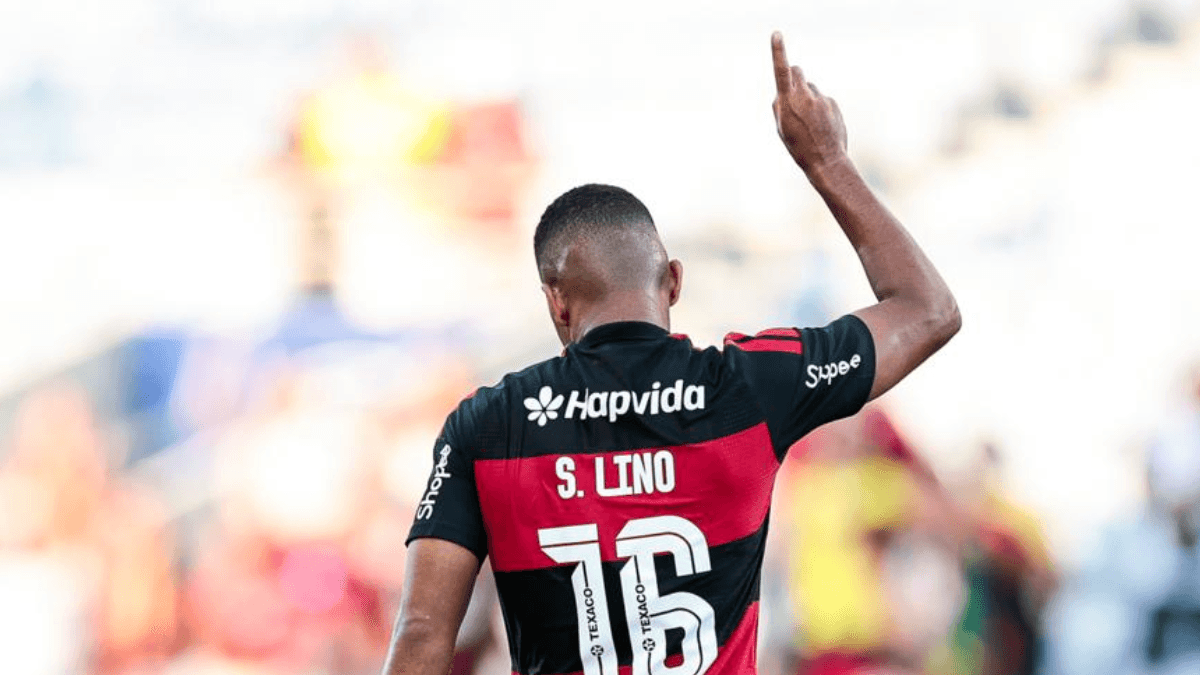 Samuel Lino comemora gol do Flamengo sobre River Plate