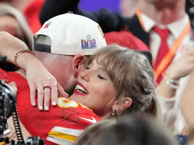 Taylor Swift e Travis Kelce estão casados; Adam Sandler celebrou união
