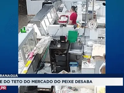 Teto desaba em Mercado do Peixe e assusta clientes em Paranaguá