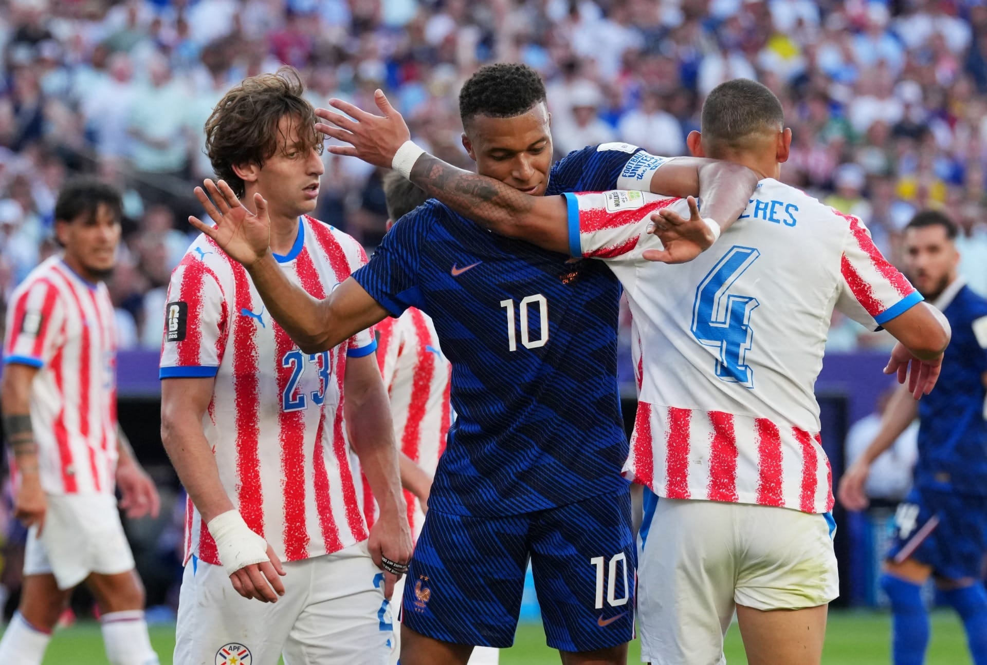 Mbappé exalta França e solta palavrão ao avaliar 'catimba' do Paraguai