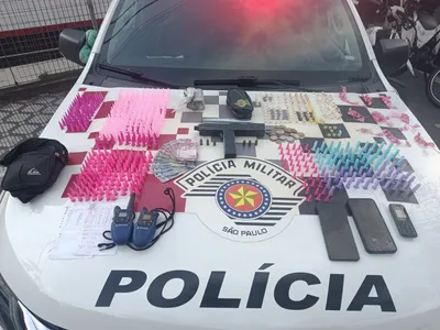 Dupla é presa pela PM com drogas e submetralhadora caseira em Taubaté