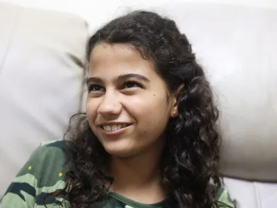 Menina de 12 anos conta como sobreviveu por 32 h sob escombros na Venezuela