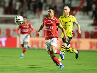 Ex-Corinthians marca e Série B tem novo líder; veja resultados