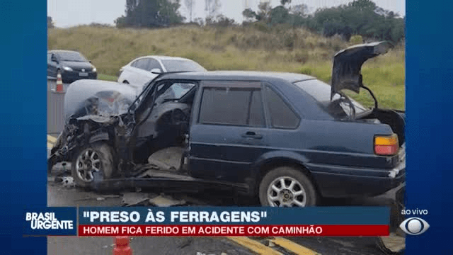 Motorista fica preso às ferragens em colisão na BR-277