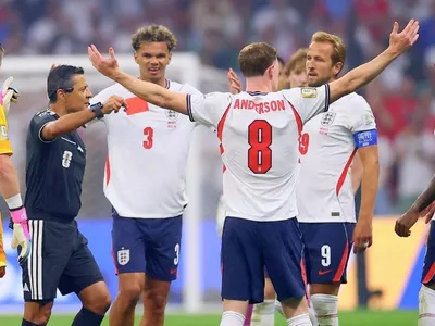 Parlamentar aciona Fifa e pede liberação de jogador expulso da Inglaterra