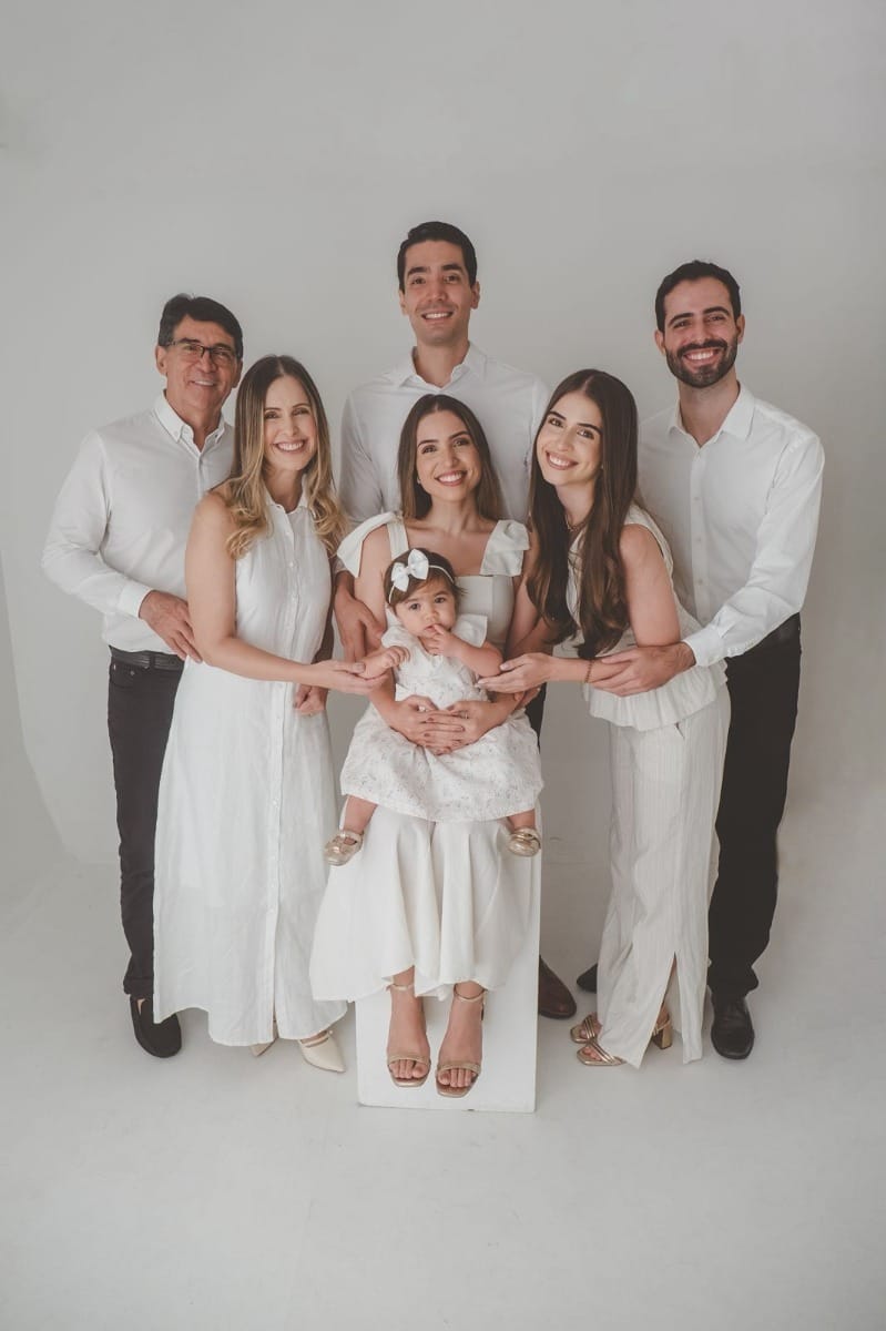 Esposa, mãe, avó e empresária, Luciana Martins decidiu recomeçar a carreira aos 49 anos para cursar medicina I Arquivo pessoal
