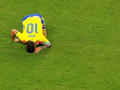 James Rodriguez se torna o jogador que mais vestiu a camisa da Colômbia