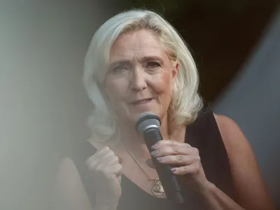 Condenada, Marine Le Pen diz que será candidata à Presidência da França