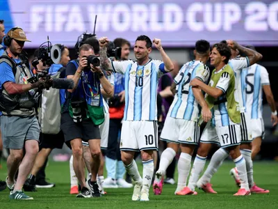 Mauro Beting: é duro torcer contra Messi, o cara da Argentina!