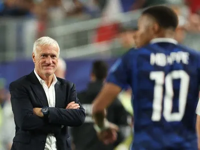 Deschamps diz que episódio racista envolvendo senadora não abateu Mbappé