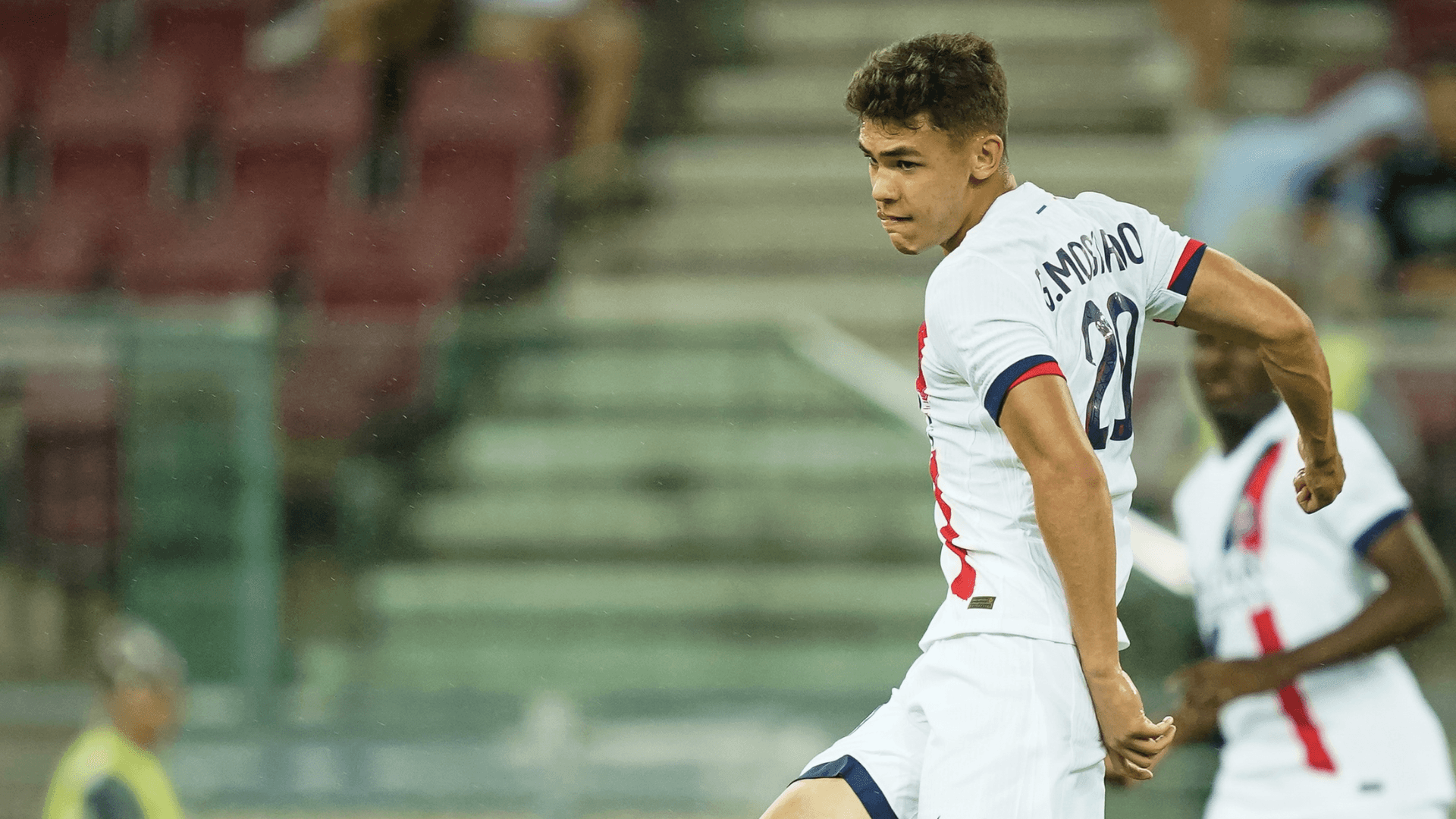 PSG empresta volante para clube espanhol e frustra Corinthians