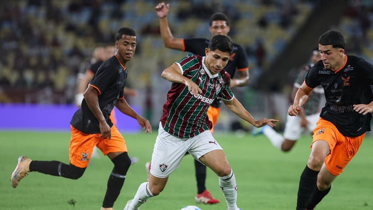 Fluminense goleia Nova Iguaçu no Maracanã em amistoso com show de Savarino