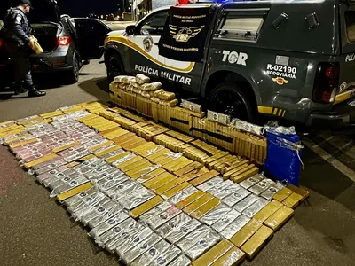 Veículo é apreendido transportando mais de 300 Kg de maconha