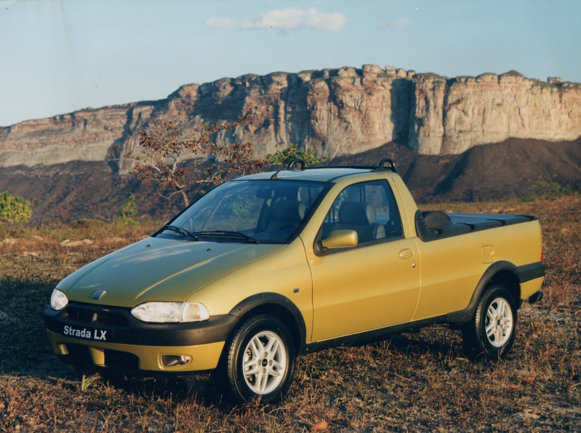 Derivada do Palio, a Strada se tornou uma das picapes compactas mais vendidas do Brasil