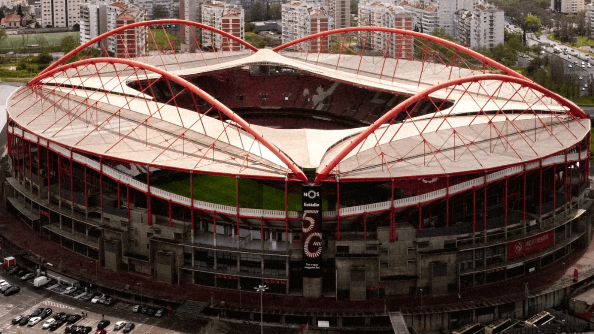 Antes de jogo com Flamengo, Benfica recebe punição por atos da torcida