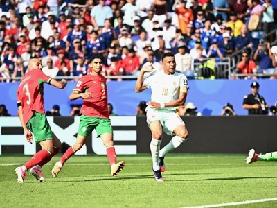 Mbappé admite frieza em duelo com Hakimi: "Aqui não tem sentimento"