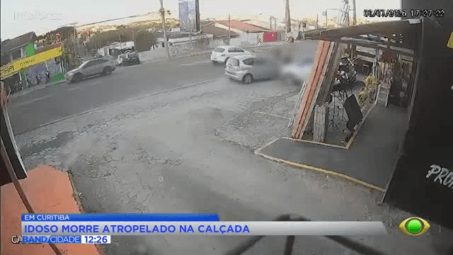 Idoso morre atropelado na calçada em Curitiba