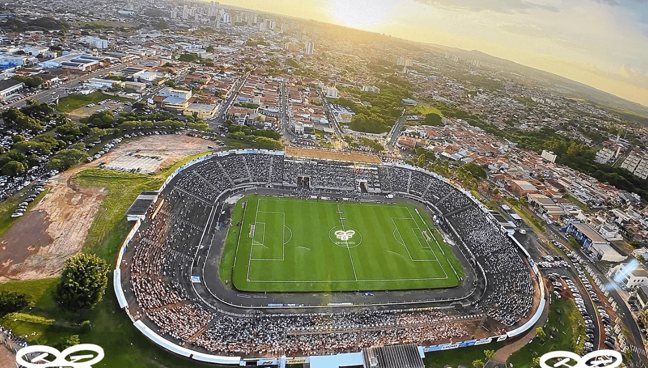 Inter de Limeira promove adoção de pets e doação de ração durante jogo