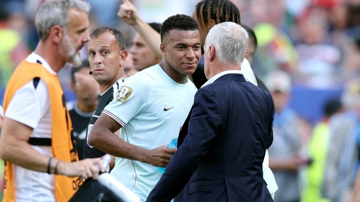 Deschamps sai em defesa de Mbappé e minimiza pênalti desperdiçado