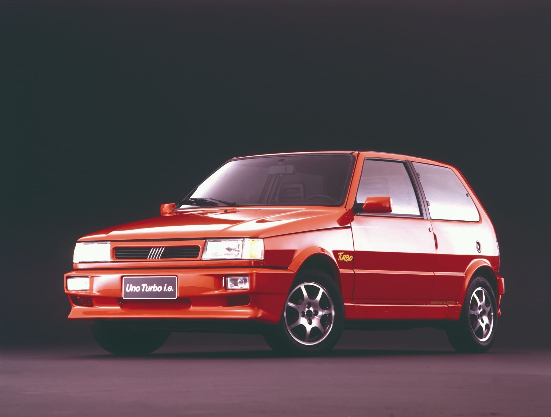 O Uno Turbo reforçou a imagem de inovação da Fiat ao estrear o primeiro motor turbo nacional produzido em série