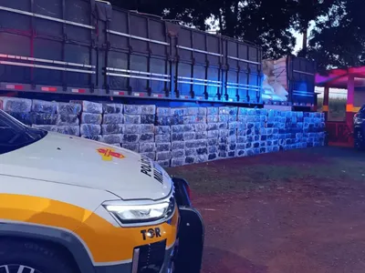Caminhão é apreendido pela Polícia Rodoviária com 4 toneladas de maconha
