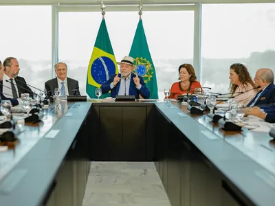 Pré-candidatos miram segurança e minerais em dia de agendas estratégicas
