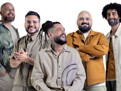 Maneva celebra turnê de 20 anos sem pensar em parar: ‘Arte traz vitalidade’