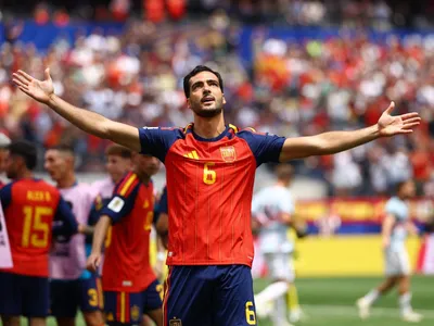 Goleiro reserva erra, Espanha elimina Bélgica e vai encarar a França