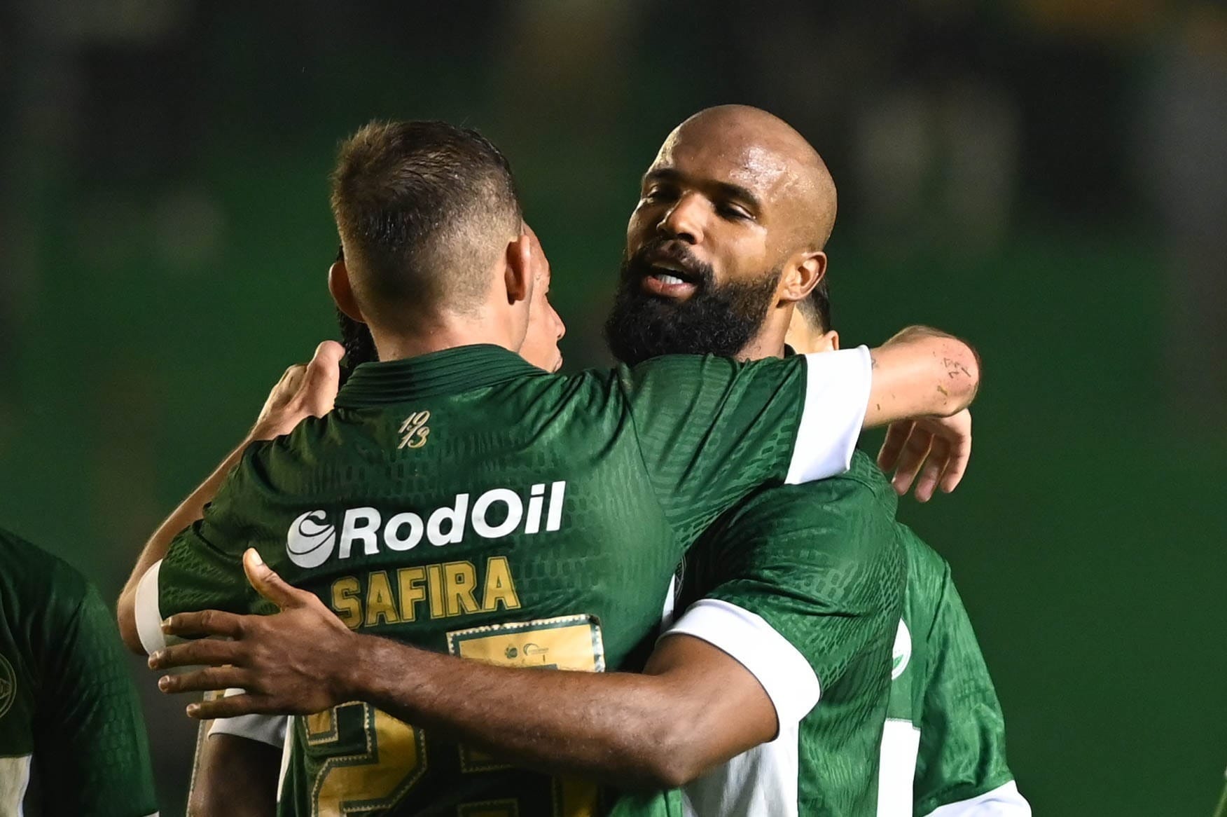Série B: Zagueiro ex-Santos marca e impede clube de assumir a liderança