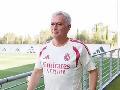 Mourinho inicia trabalho no Real Madrid com "novos galácticos"