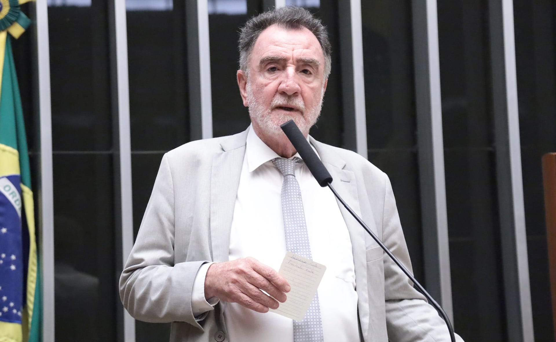 Patrus Ananias vira favorito do PT ao governo de MG e aguarda aval de Lula