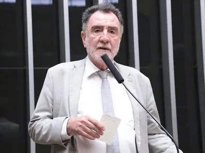 Patrus Ananias vira favorito do PT ao governo de MG e aguarda aval de Lula