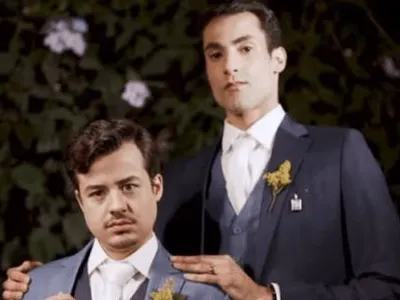 Jogador Douglas Souza se casa com streamer; drag queen foi cerimonialista