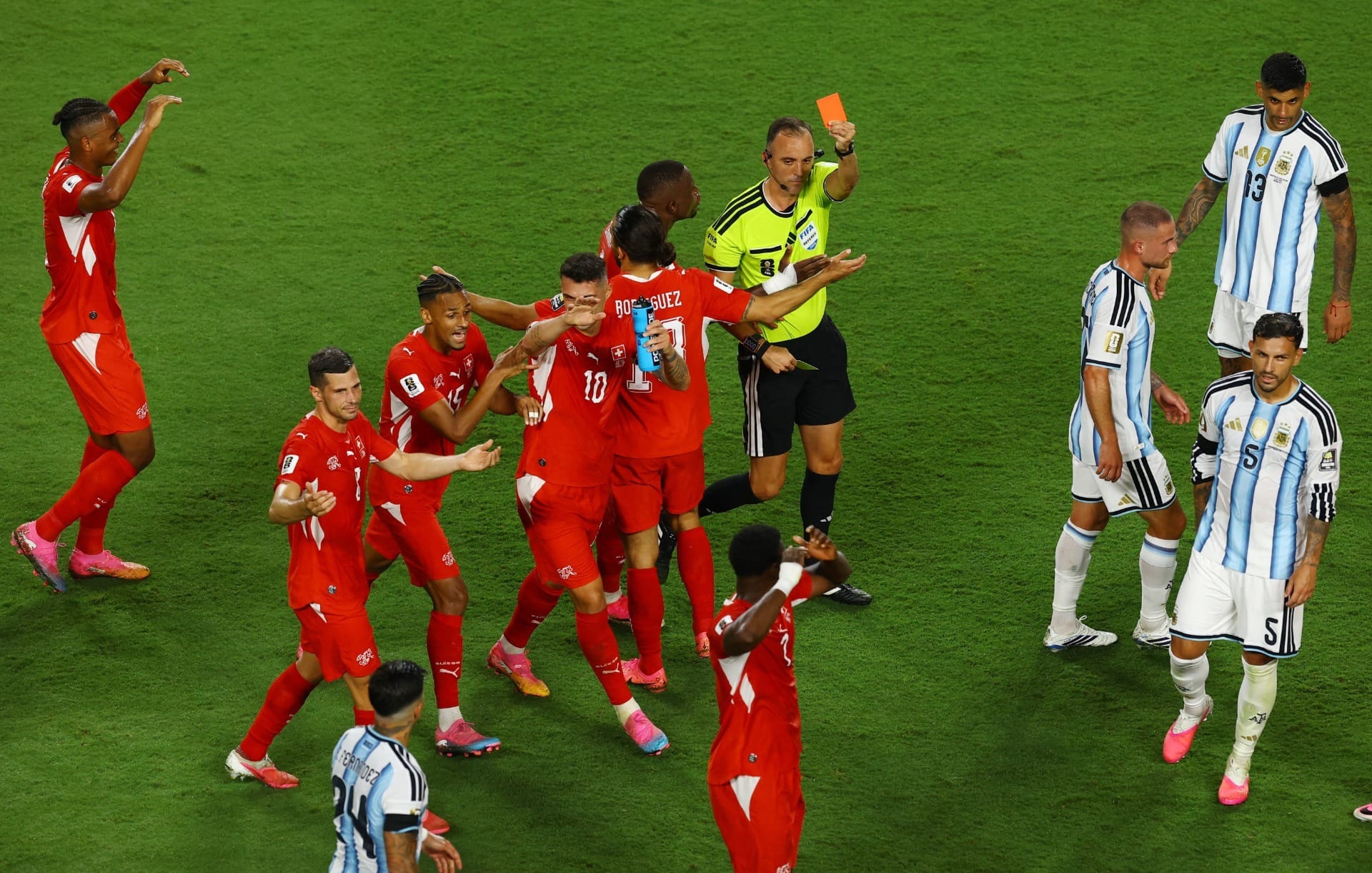 UEFA amplia decisão e não adotará nova regra do VAR usada na Copa do Mundo