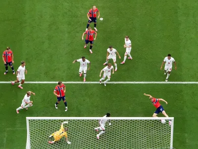 Bem anulado? Entenda polêmica no segundo gol da Noruega contra Inglaterra