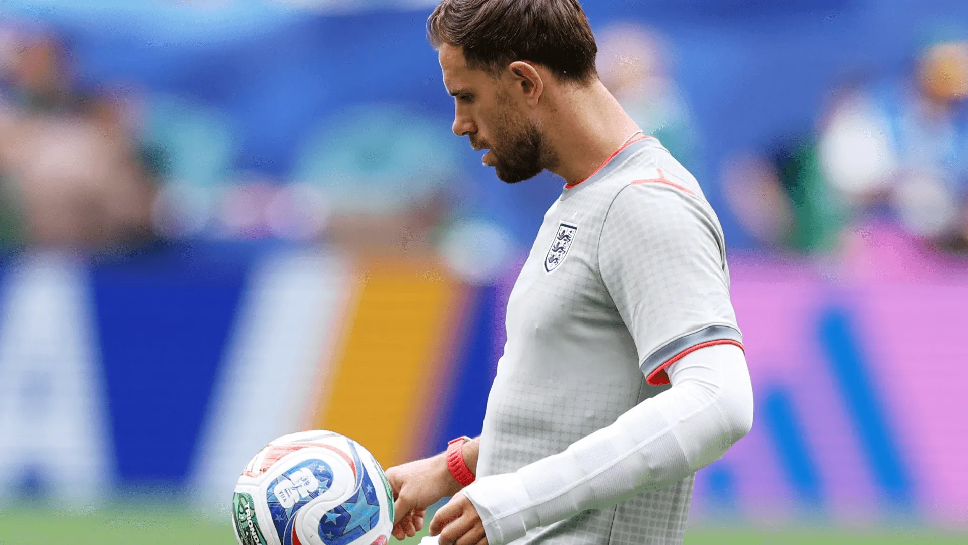 Henderson no aquecimento para Inglaterra x Noruega pela Copa. Foto: REUTERS/Paul Childs
