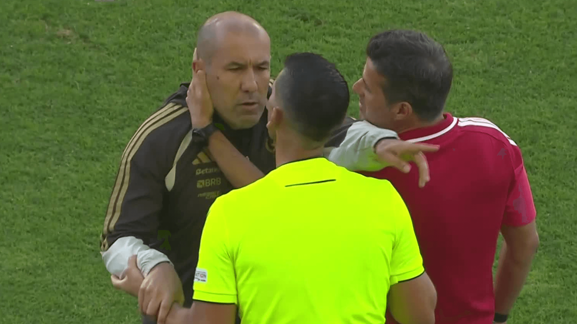 Leonardo Jardim ficou muito irritado com o banco do Benfica I Foto: Band