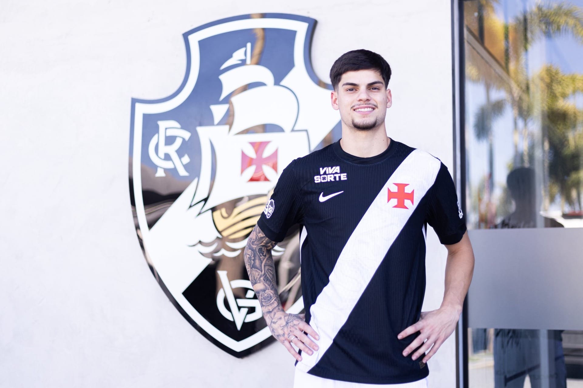 Vasco contrata reforço de 22 anos para lateral-esquerda