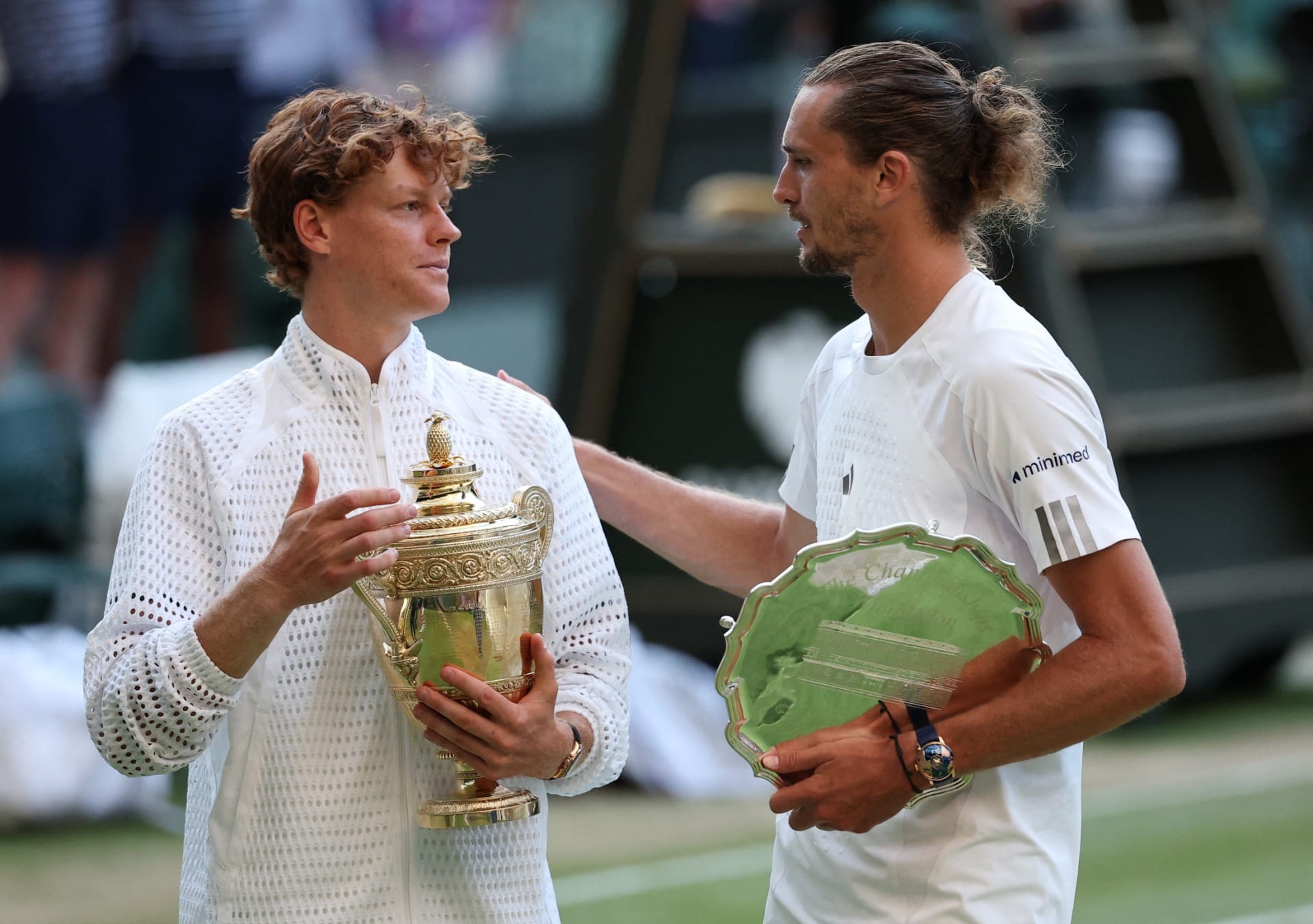 Sinner comemora título ao lado de Zverev | REUTERS/Toby Melville