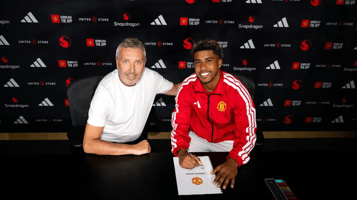 Manchester United anuncia contratação de meia brasileiro; veja detalhes