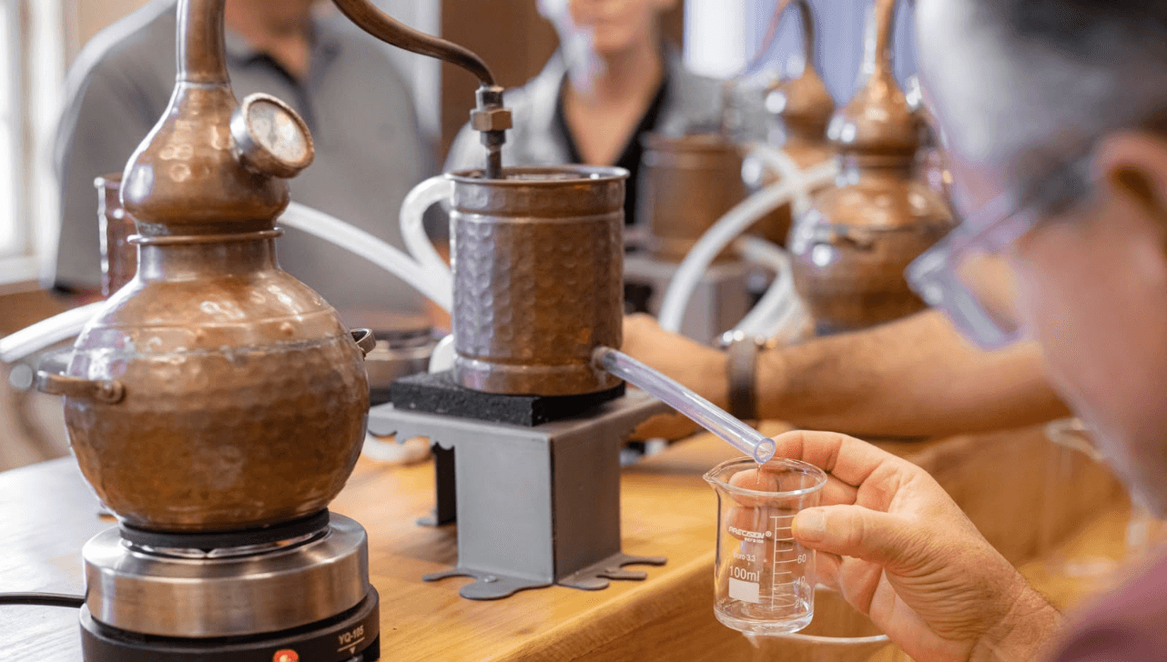 BEG Gin utiliza alambiques de cobre exclusivos em seu processo de destilação